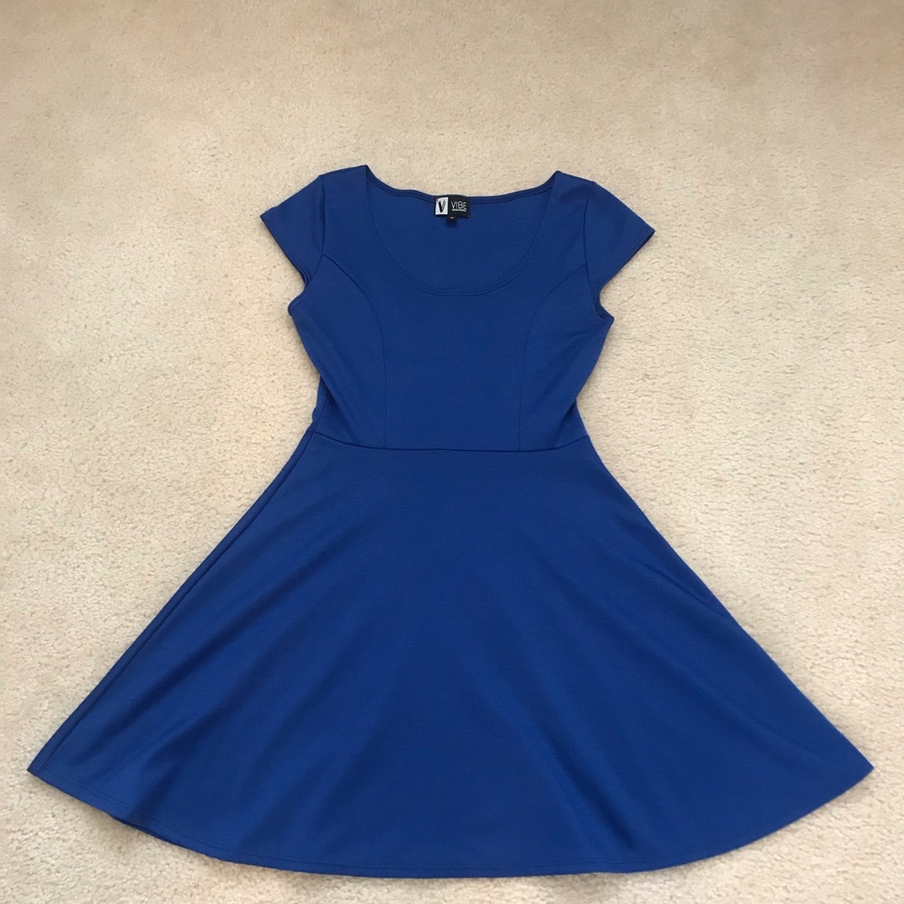 blue short sleeve dress